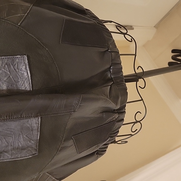 Beautiful Sz Sm Gray and Black patchwork Leather jacket. The details are amazing - Picture 5 of 9